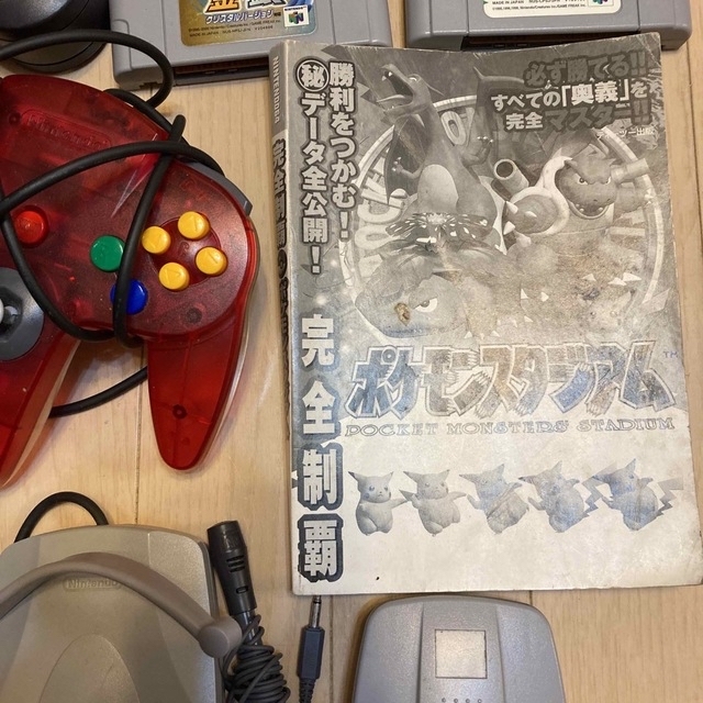 NINTENDO 64(ニンテンドウ64)のNintendo64 任天堂64  本体一式　ソフト五本 エンタメ/ホビーのゲームソフト/ゲーム機本体(家庭用ゲーム機本体)の商品写真