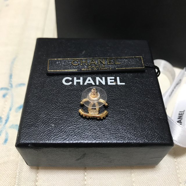 CHANEL(シャネル)のCHANELの片耳ピアスです。メンズの方も！ レディースのアクセサリー(ピアス)の商品写真