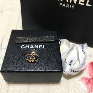 シャネル(CHANEL)のCHANELの片耳ピアスです。メンズの方も！(ピアス)