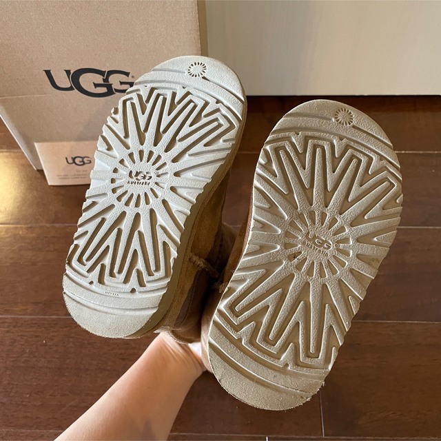 UGG(アグ)の16㎝　UGG  CLASSIC  トドラー  チェスナット キッズ/ベビー/マタニティのキッズ靴/シューズ(15cm~)(ブーツ)の商品写真