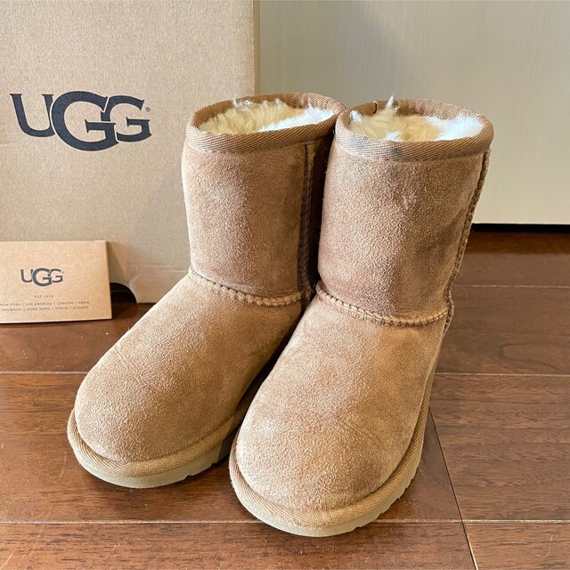 UGG(アグ)の16㎝　UGG  CLASSIC  トドラー  チェスナット キッズ/ベビー/マタニティのキッズ靴/シューズ(15cm~)(ブーツ)の商品写真