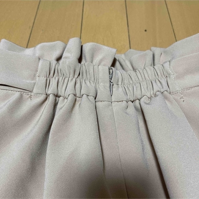 INGNI(イング)のイング INGNI ベルト付きスカート サイドレース ベージュ レディースのスカート(ひざ丈スカート)の商品写真