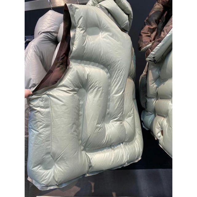 MONCLER(モンクレール)のmoncler geniusモンクレールdingyun zhangダウン ベスト レディースのジャケット/アウター(ダウンベスト)の商品写真