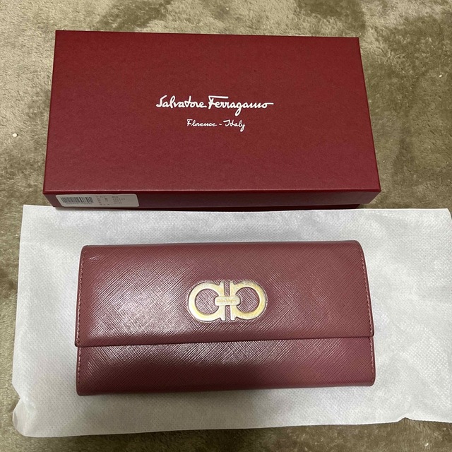 Salvatore Ferragamo(サルヴァトーレフェラガモ)の長財布 Ferragamo  レディースのファッション小物(財布)の商品写真