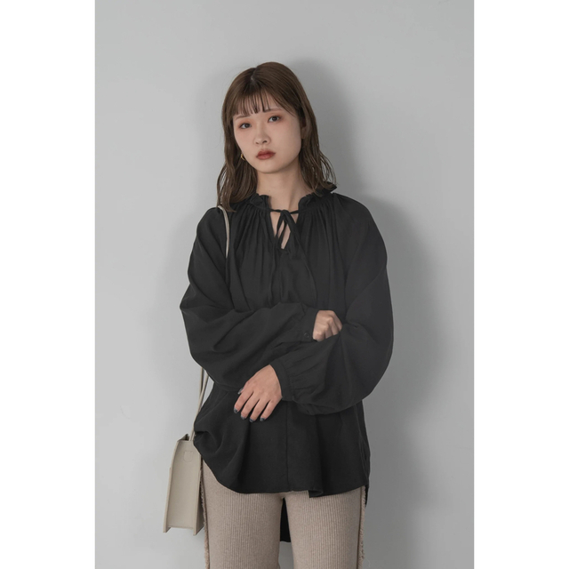 Amiur エミレ　frill neck gather blouse