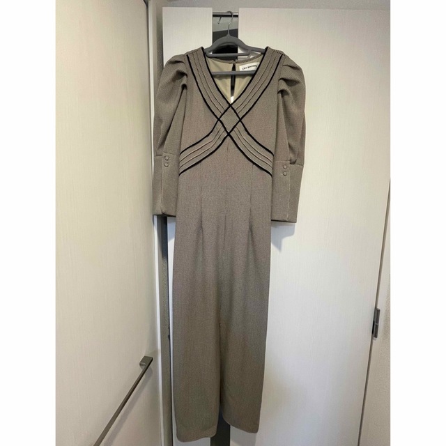 LILY BROWN クロスデザインストレートワンピース LILY BROWN クロスデザインストレートワンピース