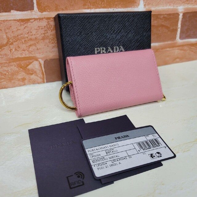 新品未使用PRADA☆鑑定済☆サフィアーノ ブラック 黒パスケース付