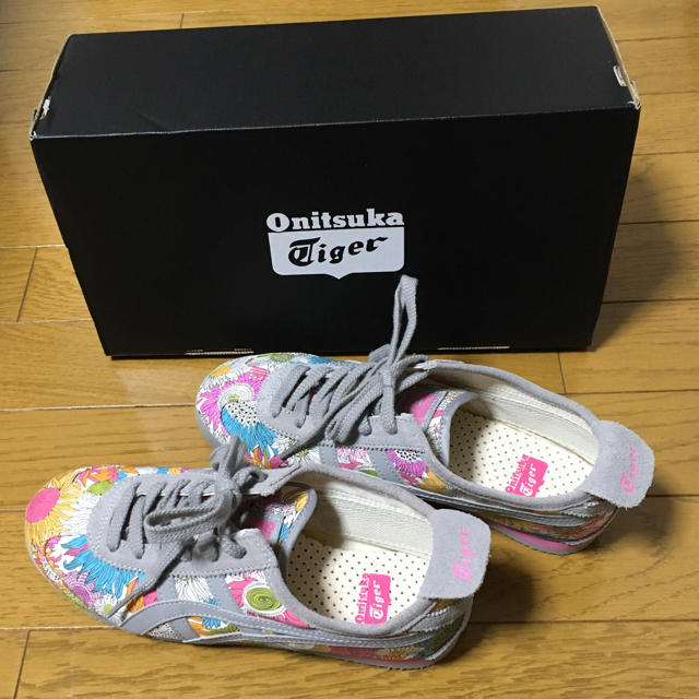 Onitsuka Tiger(オニツカタイガー)のあきちゃ様専用！Onitsuka Tiger リバティプリントスニーカー レディースの靴/シューズ(スニーカー)の商品写真