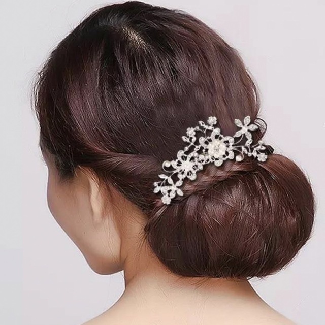 結婚式　成人式　髪飾り ハンドメイドのアクセサリー(ヘアアクセサリー)の商品写真