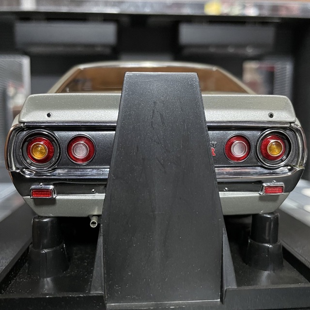 絶版未展示品　京商1/18スカイライン 2000 GT-R ストリートバージョン