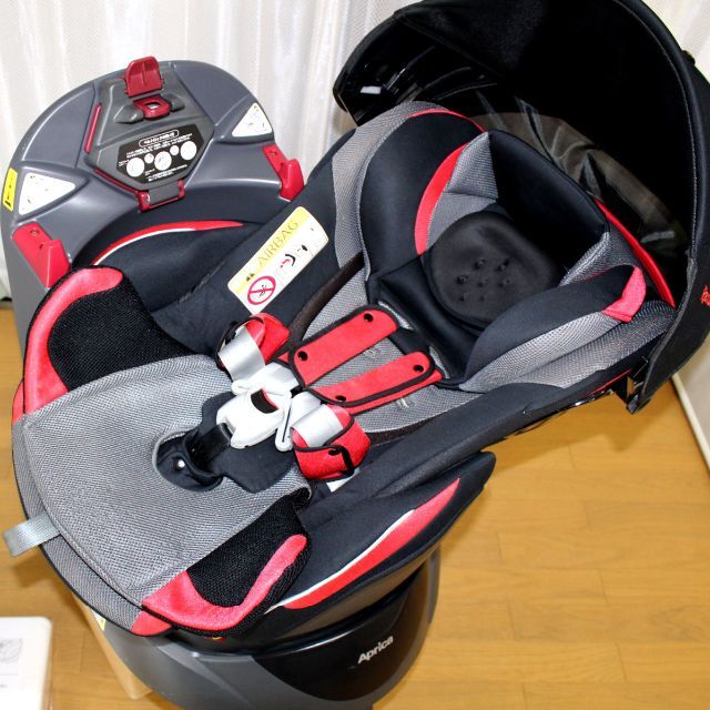 きれいAprica ベビーカーと退院時から使えるベッド型チャイルドシート
