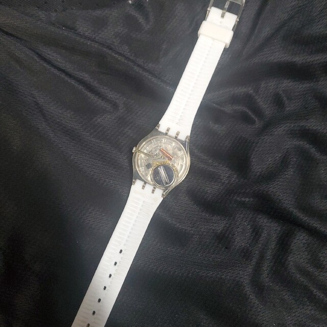 swatch(スウォッチ)のスウォッチ　Swatch　白 レディースのファッション小物(腕時計)の商品写真