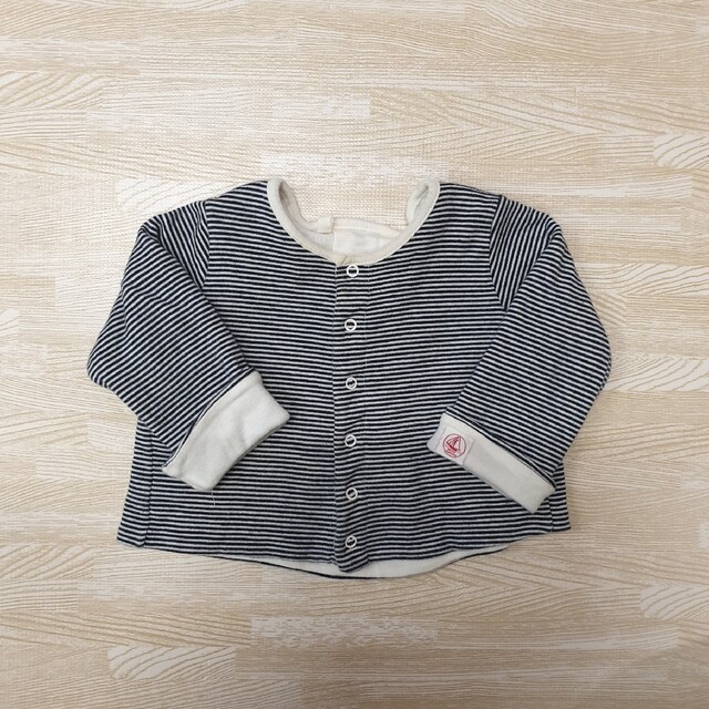 PETIT BATEAU(プチバトー)のプチバトー　カーディガン　アウター キッズ/ベビー/マタニティのベビー服(~85cm)(ジャケット/コート)の商品写真