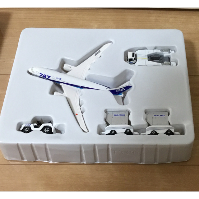 Takara Tomy(タカラトミー)のタカラトミー トミカギフト 787エアポートセットANA エンタメ/ホビーのおもちゃ/ぬいぐるみ(ミニカー)の商品写真