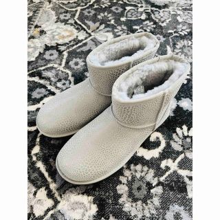 アグ（シルバー/銀色系）の通販 35点 | UGGを買うならラクマ