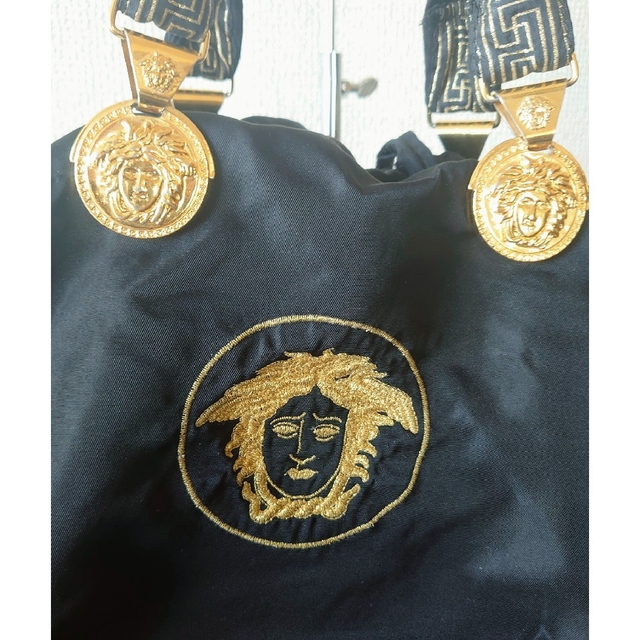 Gianni Versace(ジャンニヴェルサーチ)の☆希少☆　GIANNI  VERSACE   巾着バッグ　ヴィンテージ レディースのバッグ(ハンドバッグ)の商品写真