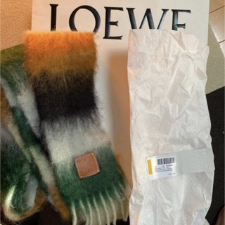 ロエベ スカーフの通販 300点以上 | LOEWEを買うならラクマ