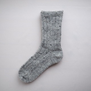 手編みの靴下（ツイード・グレー）(レッグウェア)