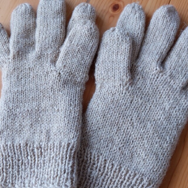 手袋 手編み 5本指 毛糸 ハンドメイドのファッション小物(手袋)の商品写真