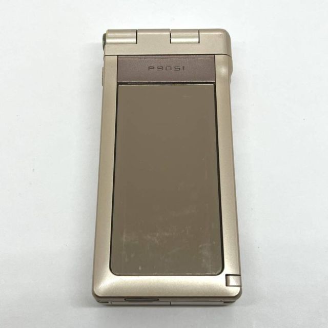 Panasonic(パナソニック)のdocomo P905i ゴールド FOMA ガラケー ワンプッシュオープン スマホ/家電/カメラのスマートフォン/携帯電話(携帯電話本体)の商品写真