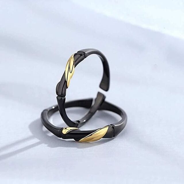 匿名配送　ブラック×ゴールドペアリング　2本セット　フリーサイズ レディースのアクセサリー(リング(指輪))の商品写真