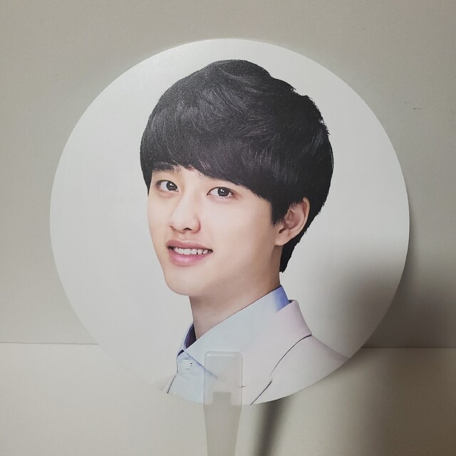 EXO(エクソ)のEXO D.O. ギョンス NATUREREPUBLIC ネイリパ うちわ エンタメ/ホビーのタレントグッズ(アイドルグッズ)の商品写真