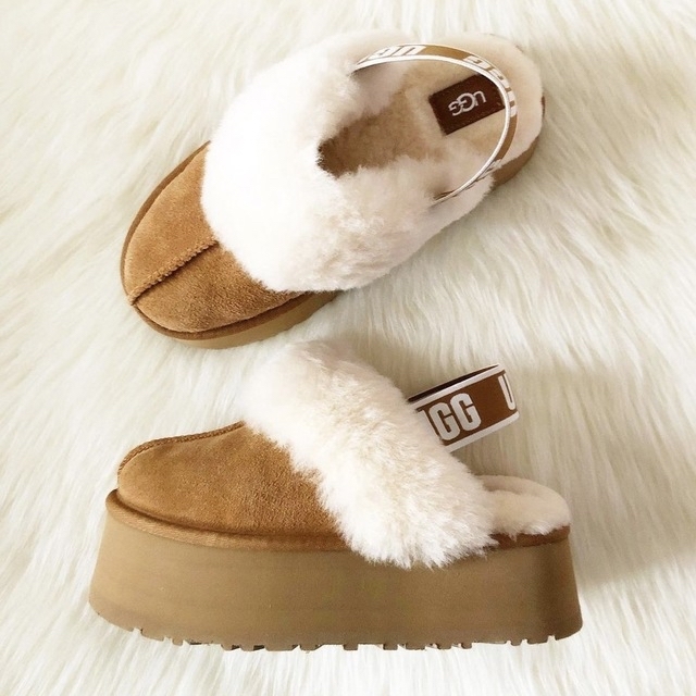 sold ugg アグ　ファンケット　FUNKETTE 厚底サンダル　23㎝