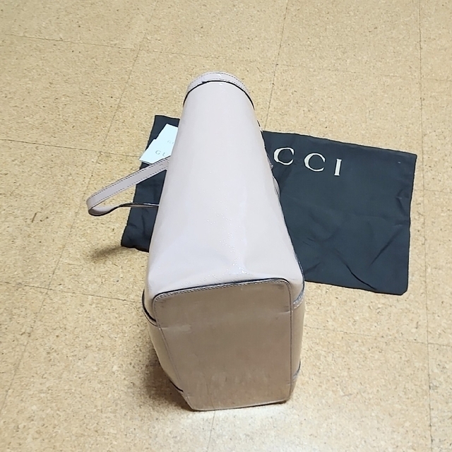 Gucci(グッチ)のグッチ　エナメルトートバッグ　ピンク レディースのバッグ(トートバッグ)の商品写真