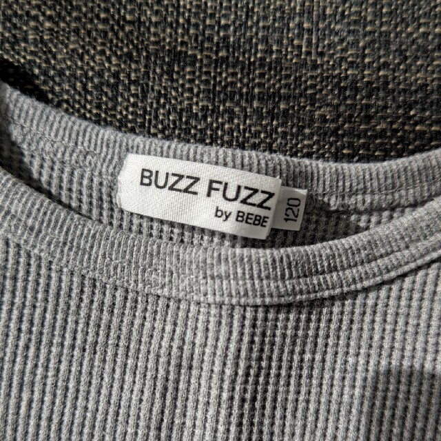 BeBe(ベベ)のbebe BUZZFUZZ バズファズ  Tシャツ120cm キッズ/ベビー/マタニティのキッズ服男の子用(90cm~)(Tシャツ/カットソー)の商品写真