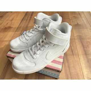 ナイキ(NIKE)の美品♡NIKE♡スニーカー♡22cm♡ハイカット♡白♡(スニーカー)