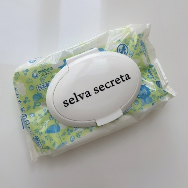 selva secreta ポーチ3点セット/ウェットシート用フタ キッズ/ベビー/マタニティのマタニティ(マザーズバッグ)の商品写真