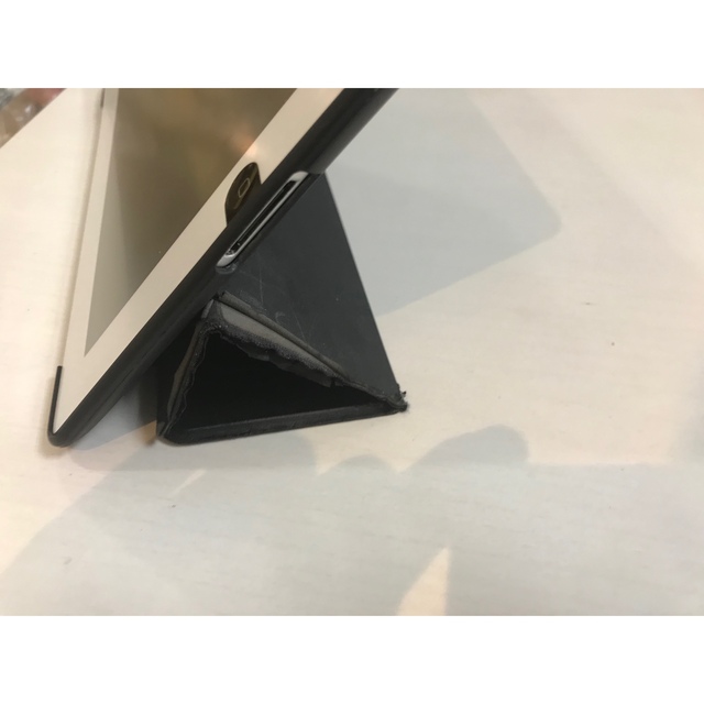 Apple(アップル)のiPad第三世代 16GB black MD366J/A スマホ/家電/カメラのPC/タブレット(タブレット)の商品写真