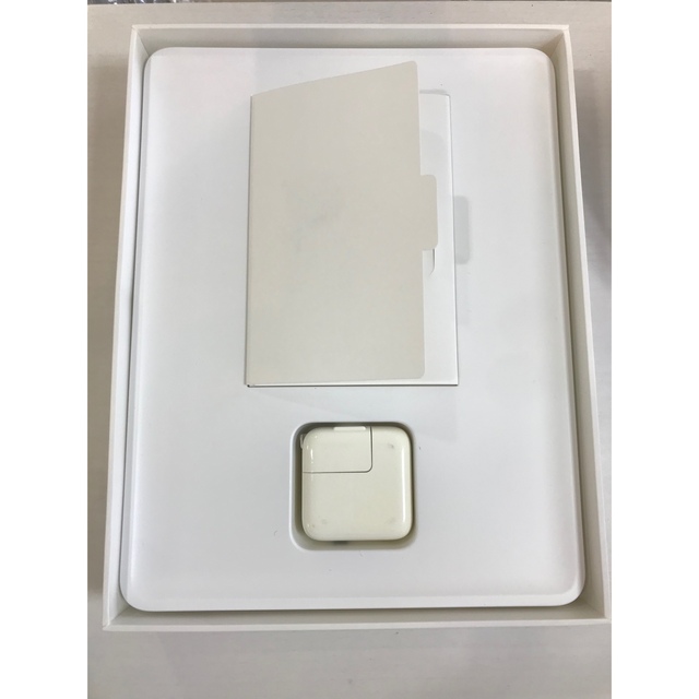 Apple(アップル)のiPad第三世代 16GB black MD366J/A スマホ/家電/カメラのPC/タブレット(タブレット)の商品写真