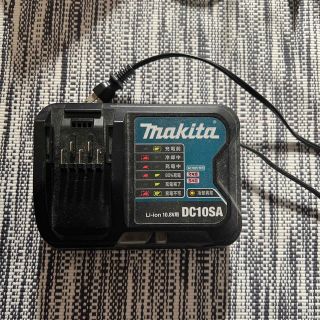 マキタ充電器10.8v(掃除機)