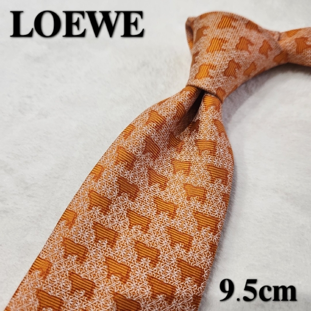 LOEWE(ロエベ)の【LOEWE】ハイブランドネクタイ★オレンジ★牛★メンズ★イタリア★シルク メンズのファッション小物(ネクタイ)の商品写真