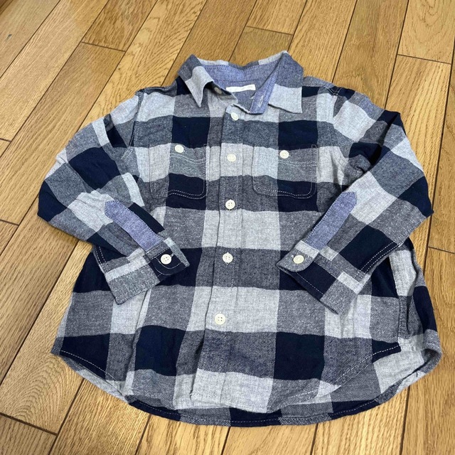 GU(ジーユー)のGU 110センチ　チェックシャツ キッズ/ベビー/マタニティのキッズ服男の子用(90cm~)(カーディガン)の商品写真