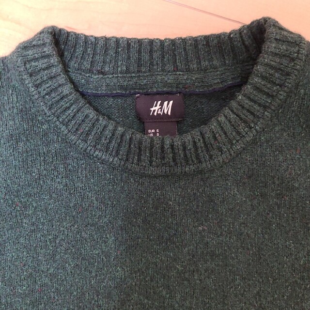 H&M(エイチアンドエム)のミミミ、みどり具合がしぶちぃ！H&M　サイズS エイチアンドエムやさしいグリーン メンズのトップス(ニット/セーター)の商品写真