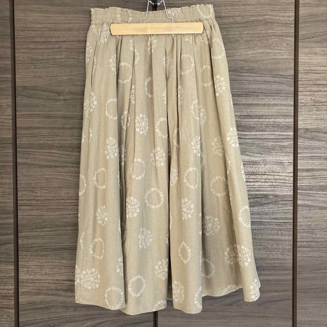 SM2(サマンサモスモス)のフロッキー花柄プリントギャザースカート　ベージュ　sm2 レディースのスカート(ロングスカート)の商品写真