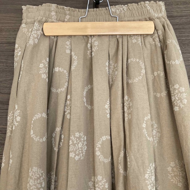 SM2(サマンサモスモス)のフロッキー花柄プリントギャザースカート　ベージュ　sm2 レディースのスカート(ロングスカート)の商品写真