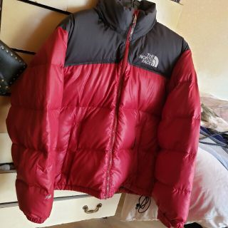 ザノースフェイス(THE NORTH FACE)のTHE NORTH FACE ノースフェイス 700FP ダウンジャケット 赤黒(ダウンジャケット)