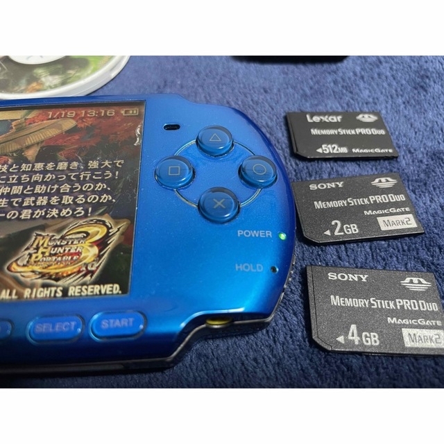 PlayStation Portable(プレイステーションポータブル)のPSP 3000 ☆良品☆　PSP-3000  バイブラントブルー エンタメ/ホビーのゲームソフト/ゲーム機本体(携帯用ゲーム機本体)の商品写真