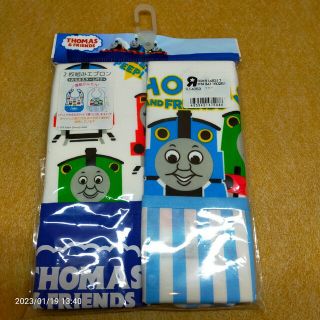 （新品）2枚組エプロンTHOMAS＆FRIENDS(ベビースタイ/よだれかけ)