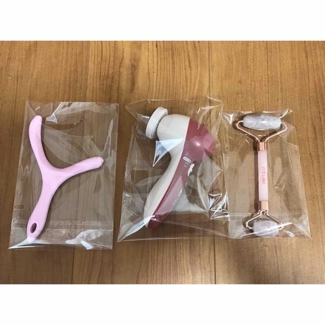 新品★美容付録まとめ売り★電動フェイスローラー★シーズラボ★解毒棒 コスメ/美容のスキンケア/基礎化粧品(フェイスローラー/小物)の商品写真