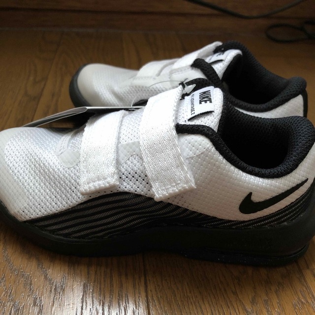 NIKE(ナイキ)のハルまま様 キッズ/ベビー/マタニティのキッズ靴/シューズ(15cm~)(スニーカー)の商品写真