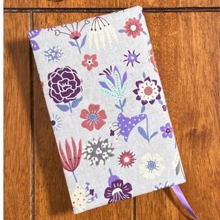 新書判用　パープル北欧花柄ブックカバー☆ハンドメイド(ブックカバー)