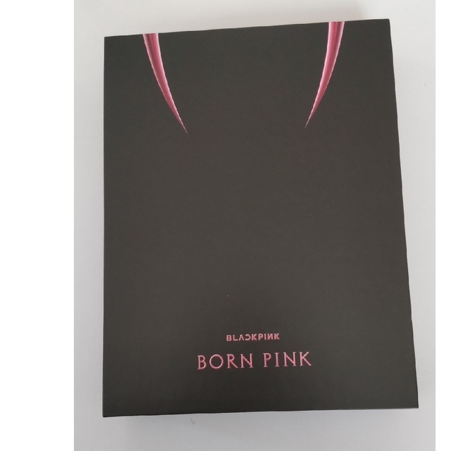 BLACKPINK BORN PINK アルバム PINK VER ✩.*˚ エンタメ/ホビーのタレントグッズ(アイドルグッズ)の商品写真