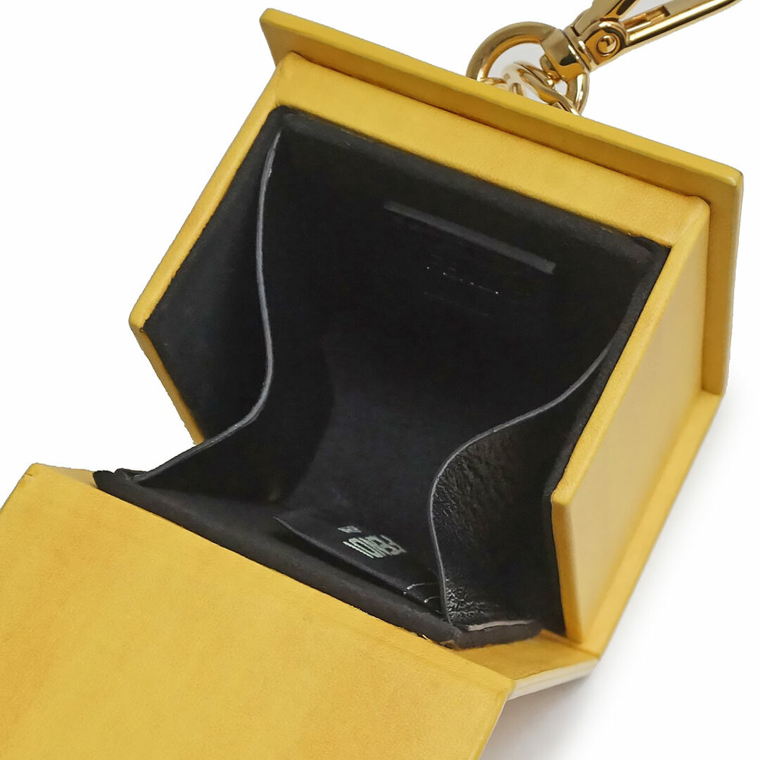 FENDI(フェンディ)のフェンディ ミニ ボックス ロゴ キーホルダー キーリング チャーム カーフスキン レザー イエロー 黄色 7AR894 箱付 FENDI（未使用　展示品） レディースのファッション小物(キーホルダー)の商品写真