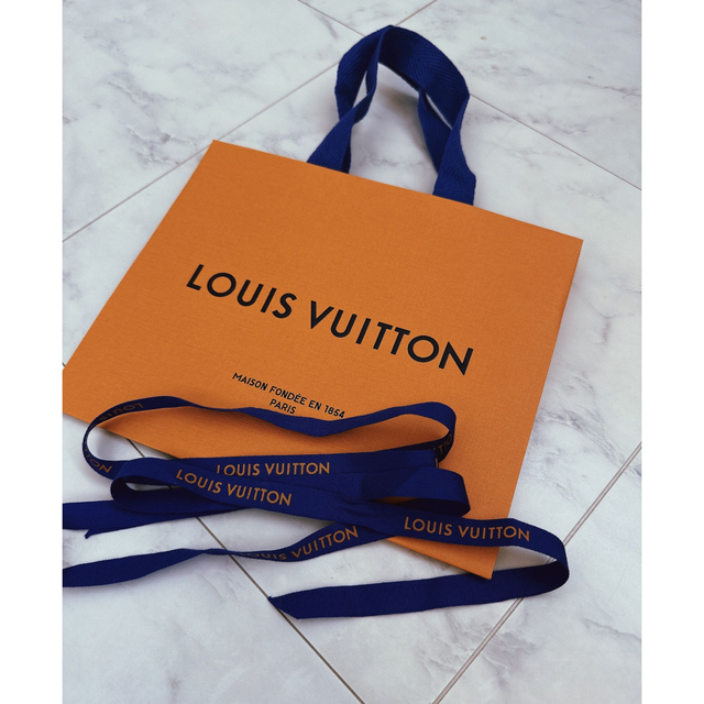 LOUIS VUITTON(ルイヴィトン)の紙袋リボン付きLOUISVUITTON ルイヴィトン香水未使用フレグランス5種類 コスメ/美容の香水(ユニセックス)の商品写真