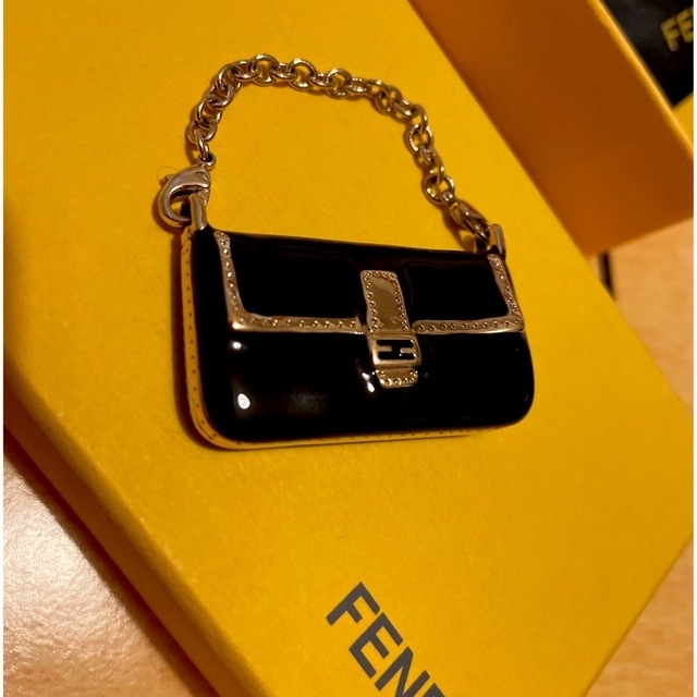 FENDI(フェンディ)の未使用　フェンディ  バケットバッグStyle    チャーム　ペンダントトップ レディースのアクセサリー(チャーム)の商品写真