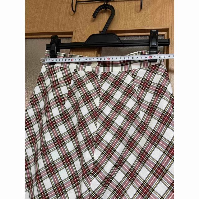 ホワイトレッドチェックスカート レディースのスカート(ひざ丈スカート)の商品写真